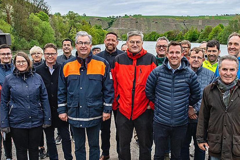 HLRS presented the digital twin to district commissioner Dietmar Allgaier and other local officials on a boat trip along the Neckar.