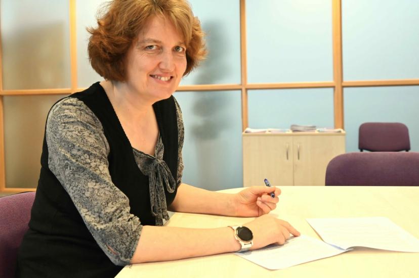 Professor Katherine Royse joined the Hartree Centre as Director in April 2022. She works with the Directorate to determine the strategic direction of the centre in enabling UK industry to adopt advanced digital technologies for enhanced productivity, smarter innovation and economic growth.