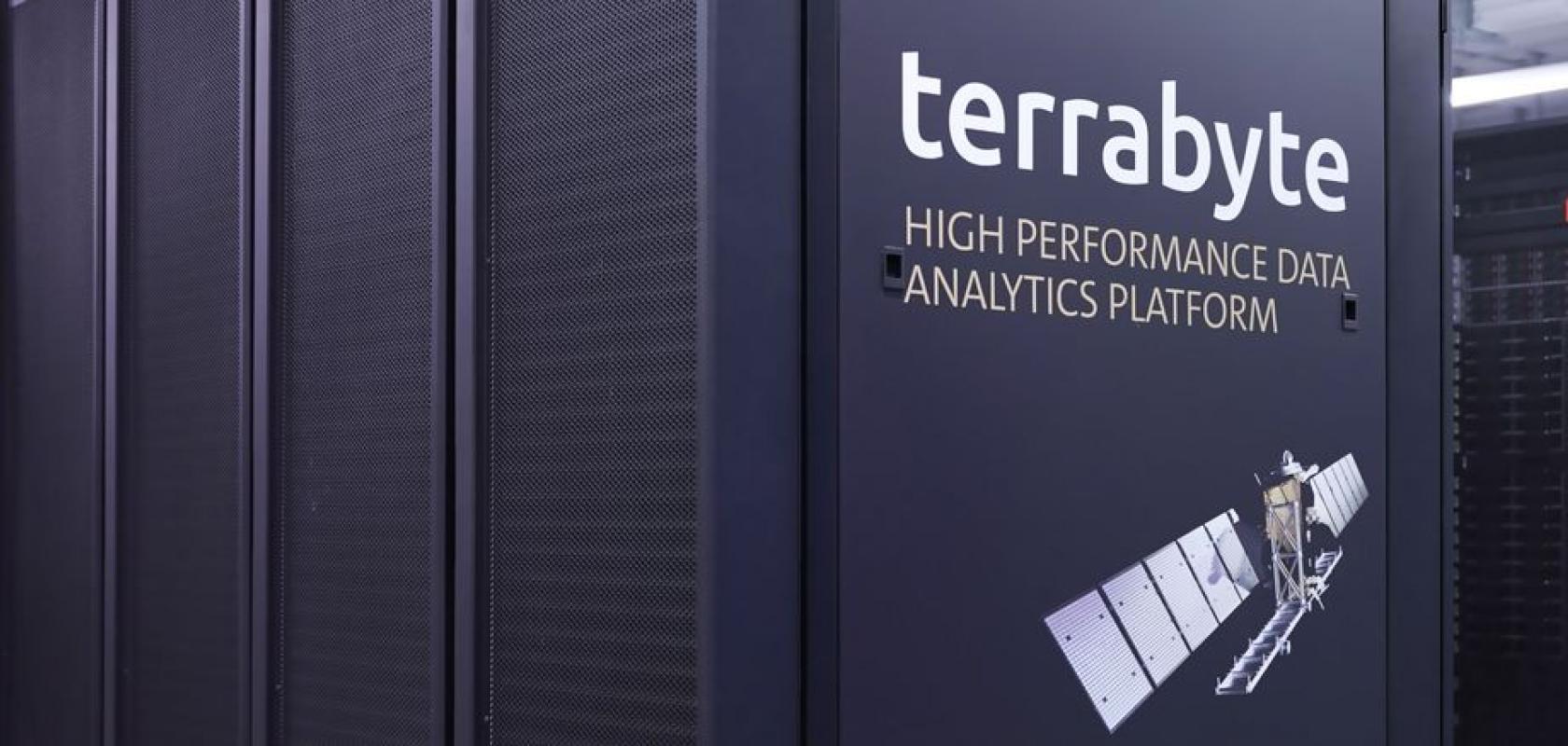 The High Performance Data Analytics (HPDA) platform for large data sets has been in use for seven years in environmental research and Earth observation