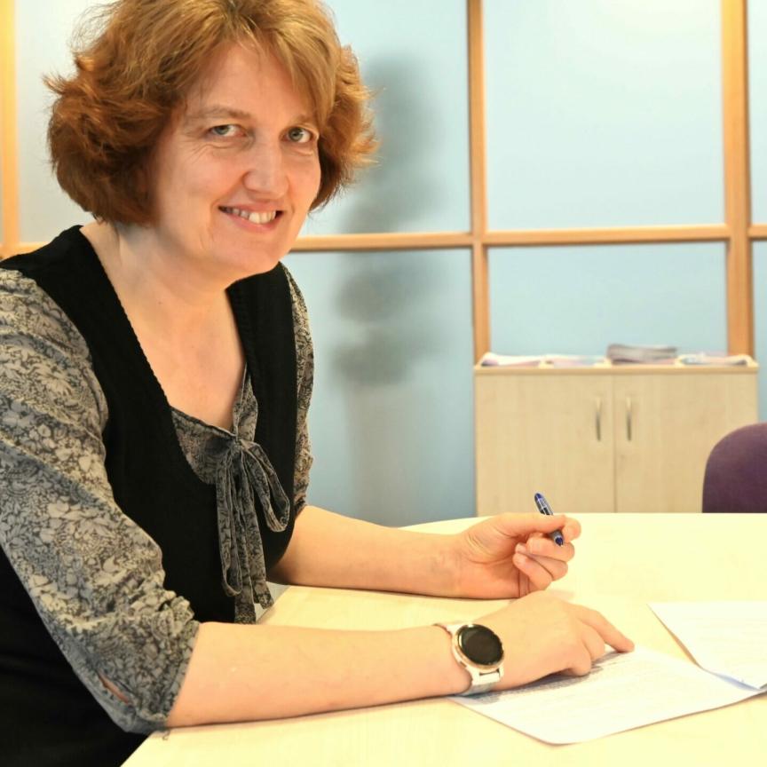 Professor Katherine Royse joined the Hartree Centre as Director in April 2022. She works with the Directorate to determine the strategic direction of the centre in enabling UK industry to adopt advanced digital technologies for enhanced productivity, smarter innovation and economic growth.